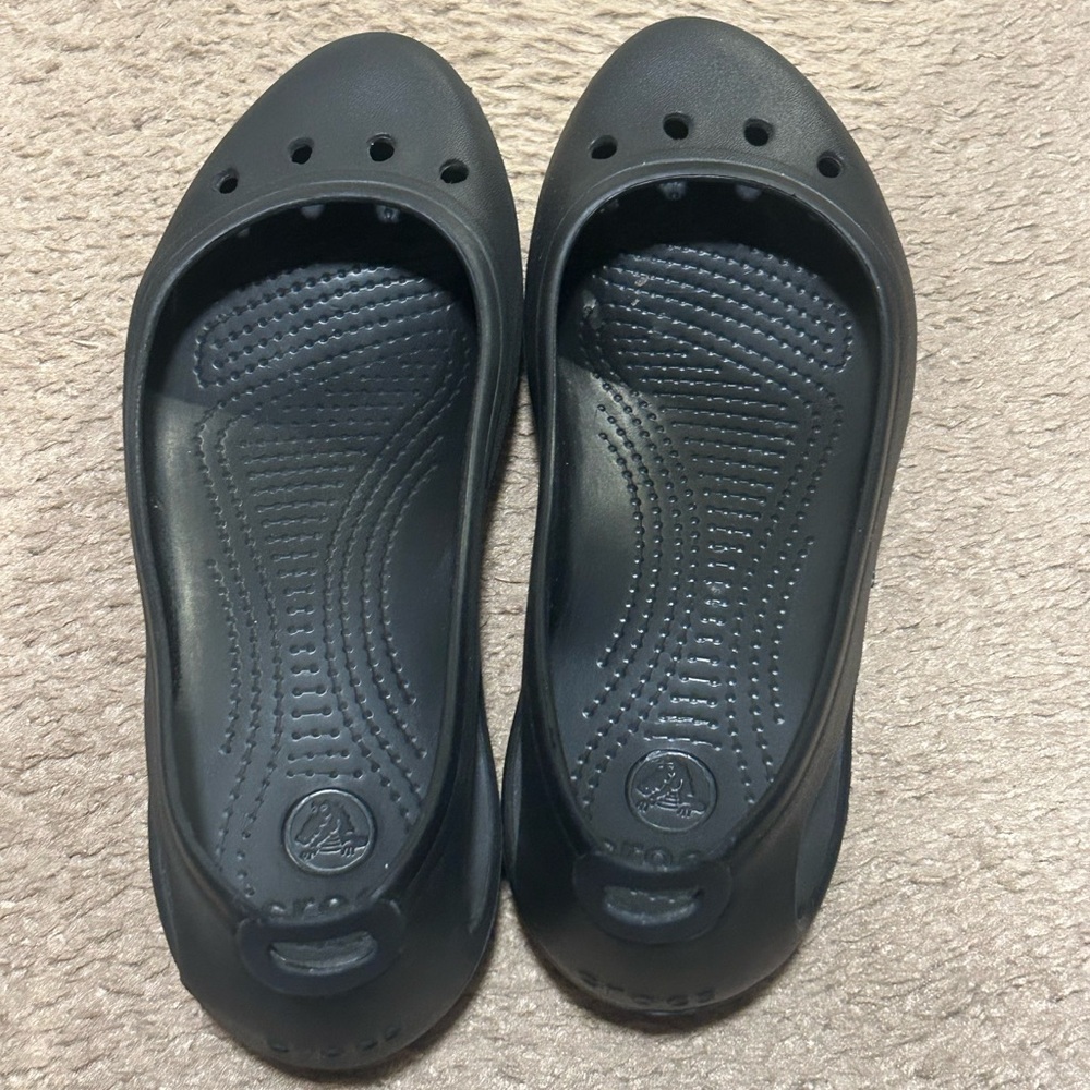 Classic Black Women's Shoes, ladies 7, CROCS